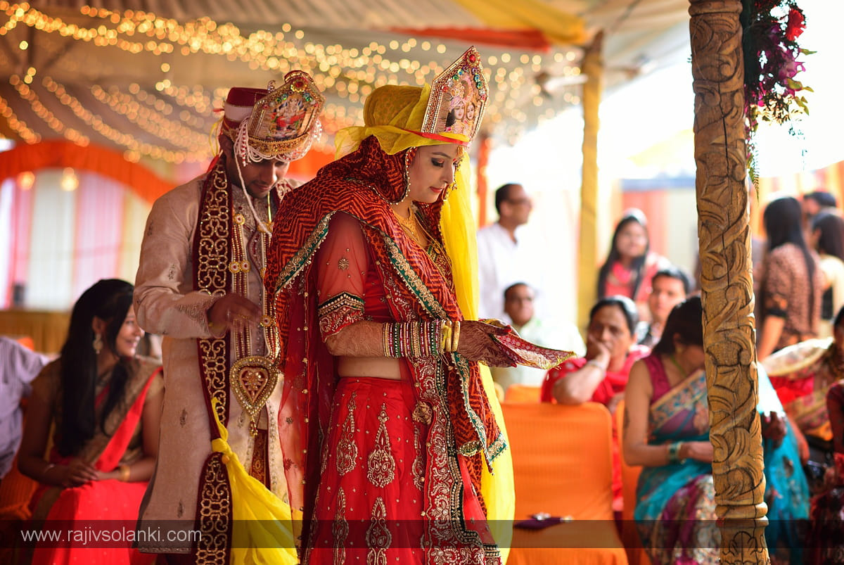 Men and women in traditional attire for pheres